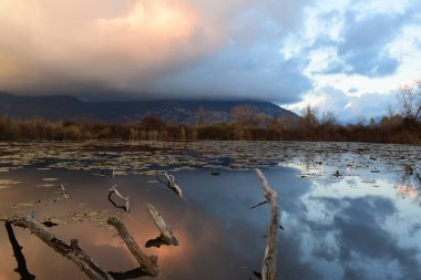 Iseo Gölü 'nün torbiere manzarası