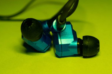 kulaklık ve kulaklık tec