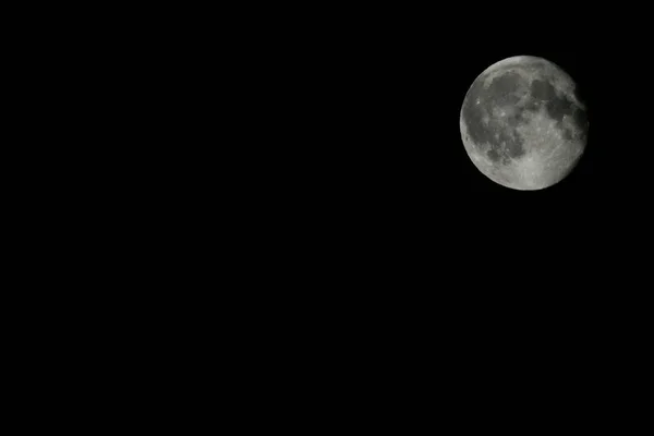 Luna Sobre Fondo Negro —  Fotos de Stock