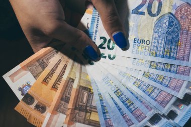 Cüzdanımda para var.