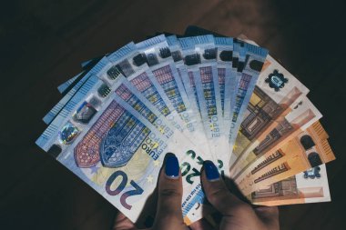 Cüzdanımda para var.