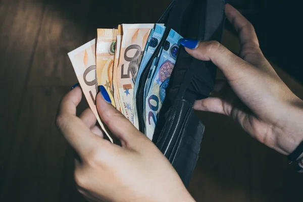 Cüzdanımda para var.