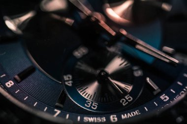 Eski lüks bir saat.