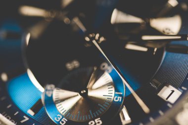 Eski lüks bir saat.