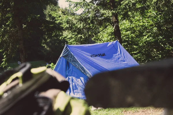 テントの中での生活は — ストック写真