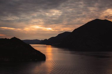 Iseo Gölü 'nün güzel manzarası