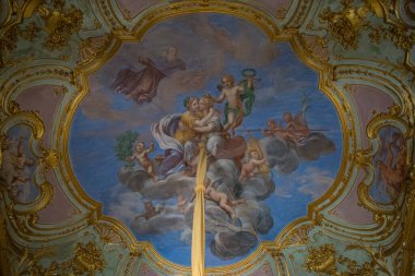 Kraliyet sarayı yatak odası.