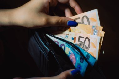 Cüzdanımda para var.