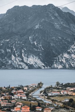 Monte Baldo 'dan Garda Gölü manzarası