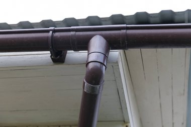 Kırsal evde çatı oluk sistemi 