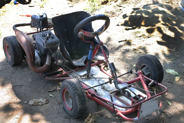 Eski kart, küçük spor araba. Bu kart genç sporcuları eğitmek için kullanıldı.