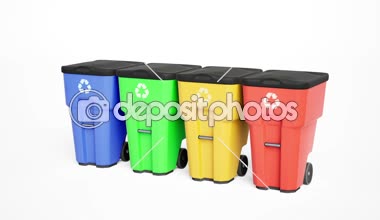 Dört renkli plastik çöp bidonları ile logo geri dönüşüm. Beyaz arka plan üzerinde izole. Döndürme 360 derece. 60 fps loopable animasyon.