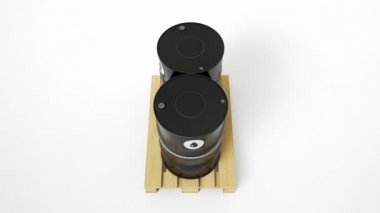 Beyaz arka plan üzerinde izole ahşap palet üzerinde bulunan petrol sembolü ile iki metal siyah varil. Variller bantla, dolgu maddeleri üstte. Kamera eğim hareketi. 60 fps animasyon.