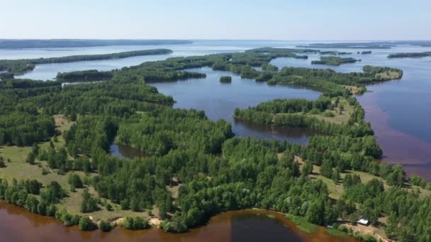 Îles sur la Volga, vue aérienne — Video