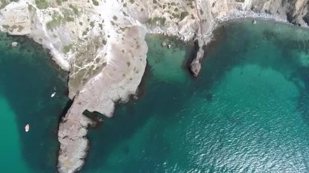 Sziklás krími partvidék, Fekete-tenger — Stock videók