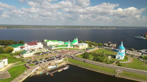 Cheboksary centro de la ciudad, bahía del río Volga, vista aérea — Vídeo de stock