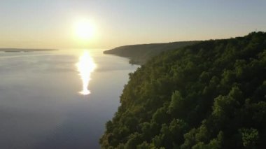 Nehrin üzerinde gün doğumu, Volga Nehri
