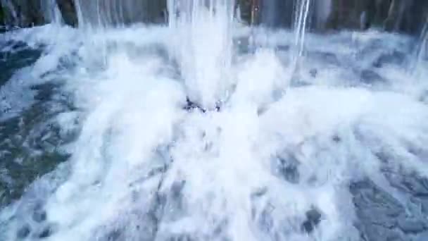 Cascade coulant sur le côté 