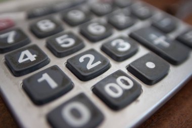 Bir şey matematiksel hesaplamalar yapmak için kullanılan hesap makinesi,
