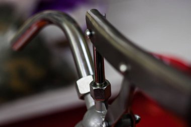 Motor yağı temini için vinç 