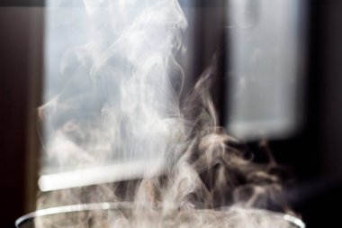 Mutfakta pan dan Buhar