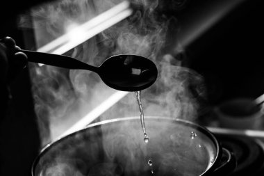 Mutfakta pan dan Buhar