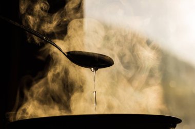 Mutfakta pan dan Buhar