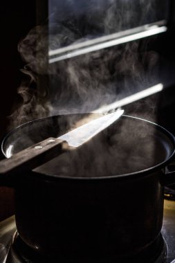 Mutfakta pan dan Buhar