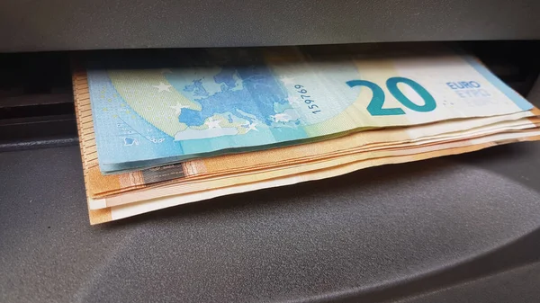 Dinero Atm Euro Billetes Toman Economía Retirada —  Fotos de Stock