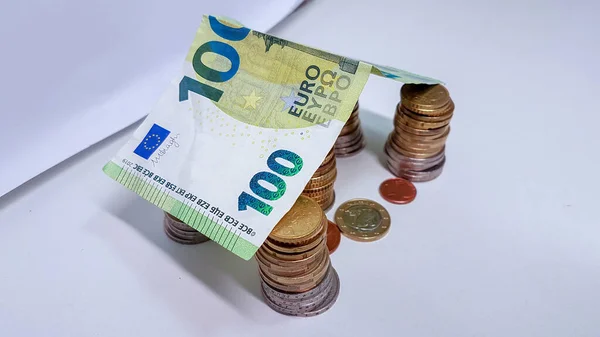 Dom Dom Pieniądze Dach Banknotu Euro Monety Nieruchomości — Zdjęcie stockowe