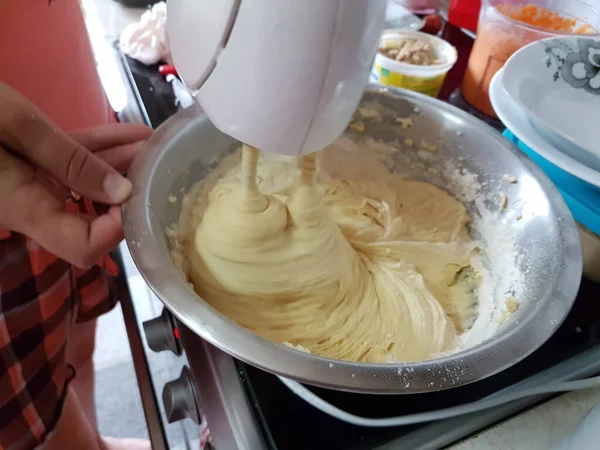 Mixer Mix Bloem Deeg Voor Zoete Taart Keuken — Stockfoto