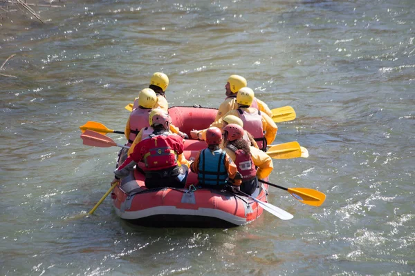 Rafting Boat Colori Sport Estremi Persone Che Vogano Nel Fiume — Foto Stock