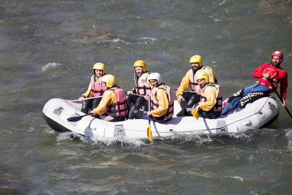 Rafting Boat Colori Sport Estremi Persone Che Vogano Nel Fiume — Foto Stock