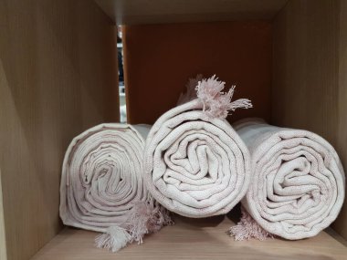 Oteldeki havlu arka plan için katlandı.