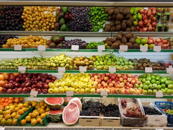 Fruktmarkedskiosk Dagligvare Supermarkedmodne Fargerike Sommerfruktgrupper – stockfoto