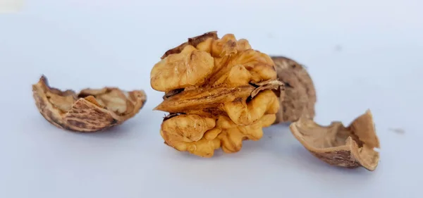 Nueces Enteras Sin Cáscara Aislado Fondo Alimentos —  Fotos de Stock