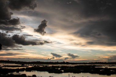 Doğal arka planlar: fırtınalı gökyüzü