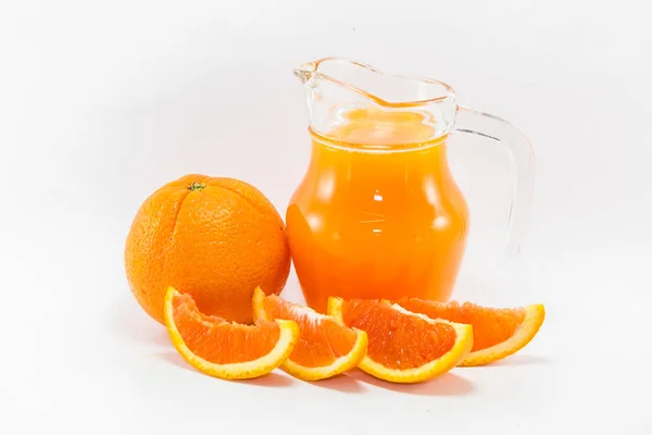 Χυμό Πορτοκαλιού Κανάτι Απομονώνονται Λευκό Φόντο — Φωτογραφία Αρχείου