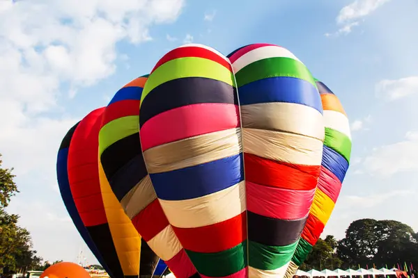 Tęczowy Balon Powietrza Błękitne Niebo — Zdjęcie stockowe