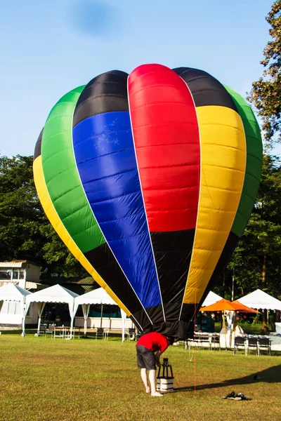 Festival Bir Olay Sırasında Bir Sıcak Hava Balon Şişirme — Stok fotoğraf