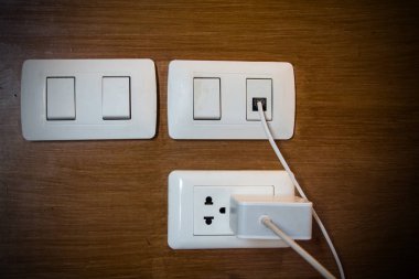 SWIFT ve yatak odasında telefon fişi