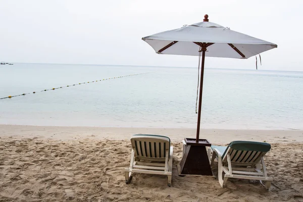 Sedie Ombrellone Sulla Splendida Spiaggia Tropicale Thailandia — Foto Stock