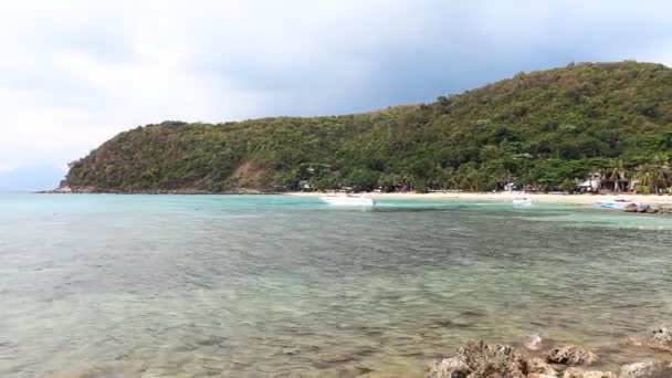 Спокойный Морской Пейзаж Тропическом Острове Облачным Небом — стоковое видео