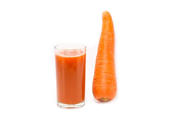 Glas Morotsjuice Och Färska Morötter Isolerad Vit — Stockfoto