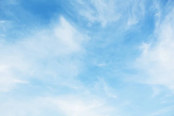 Biały chmury na niebie — Zdjęcie stockowe