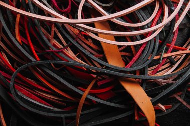 dokulu renkli deri dizeleri