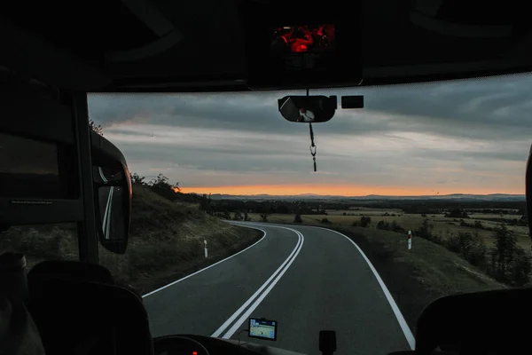 Pôr Sol Vista Céu Através Janela Ônibus — Fotografia de Stock