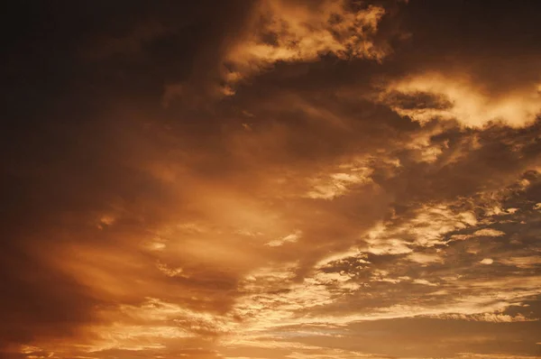 Orange Farbe Sonnenuntergang Himmel Mit Wolken — Stockfoto