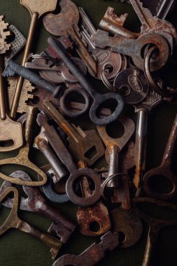 çizikler metalik demir paslı anahtar taşı, üstten görünüm