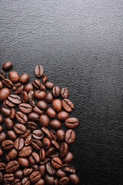 kısmi kahverengi kahve çekirdekleri, kahve arka plan görünümünü 